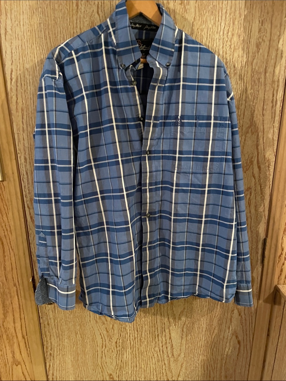 Casual Blue Plaid Button-Down Shirt with Chest Pocket